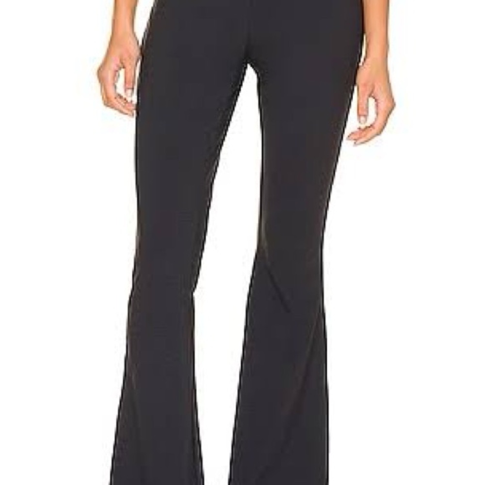 Revolve 525 Flared leggings SM